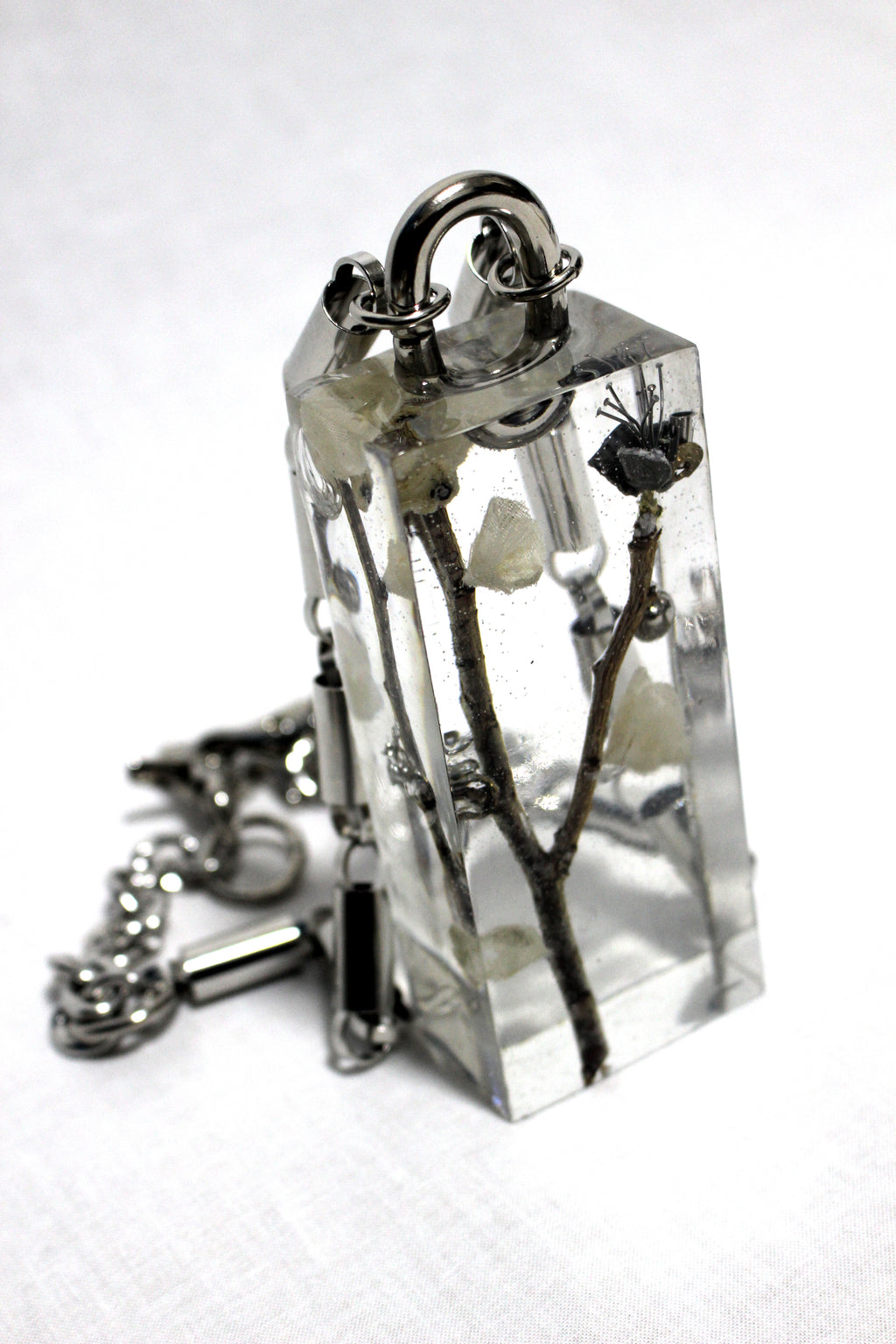YES NECKLACE (TWIG) LEO GONDO Collaboration
