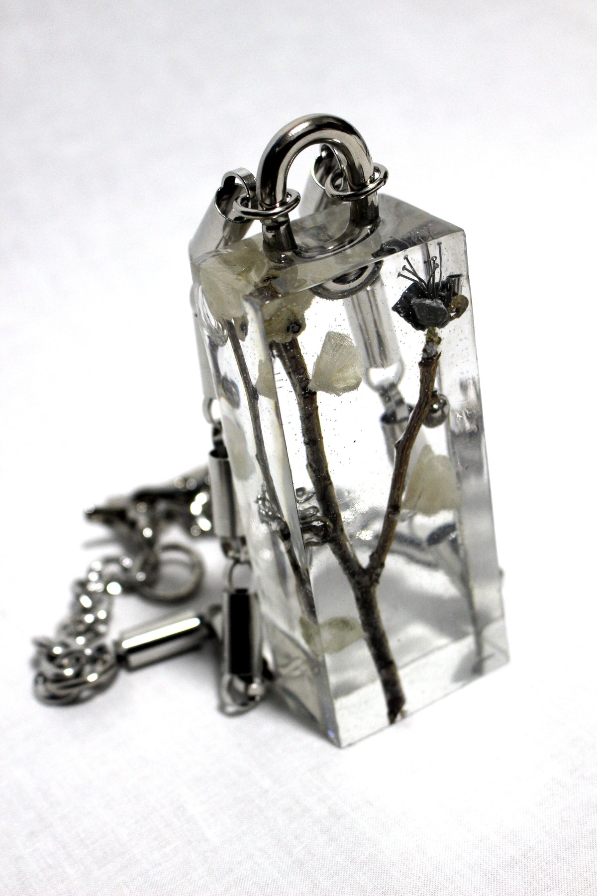 YES NECKLACE (TWIG) LEO GONDO Collaboration