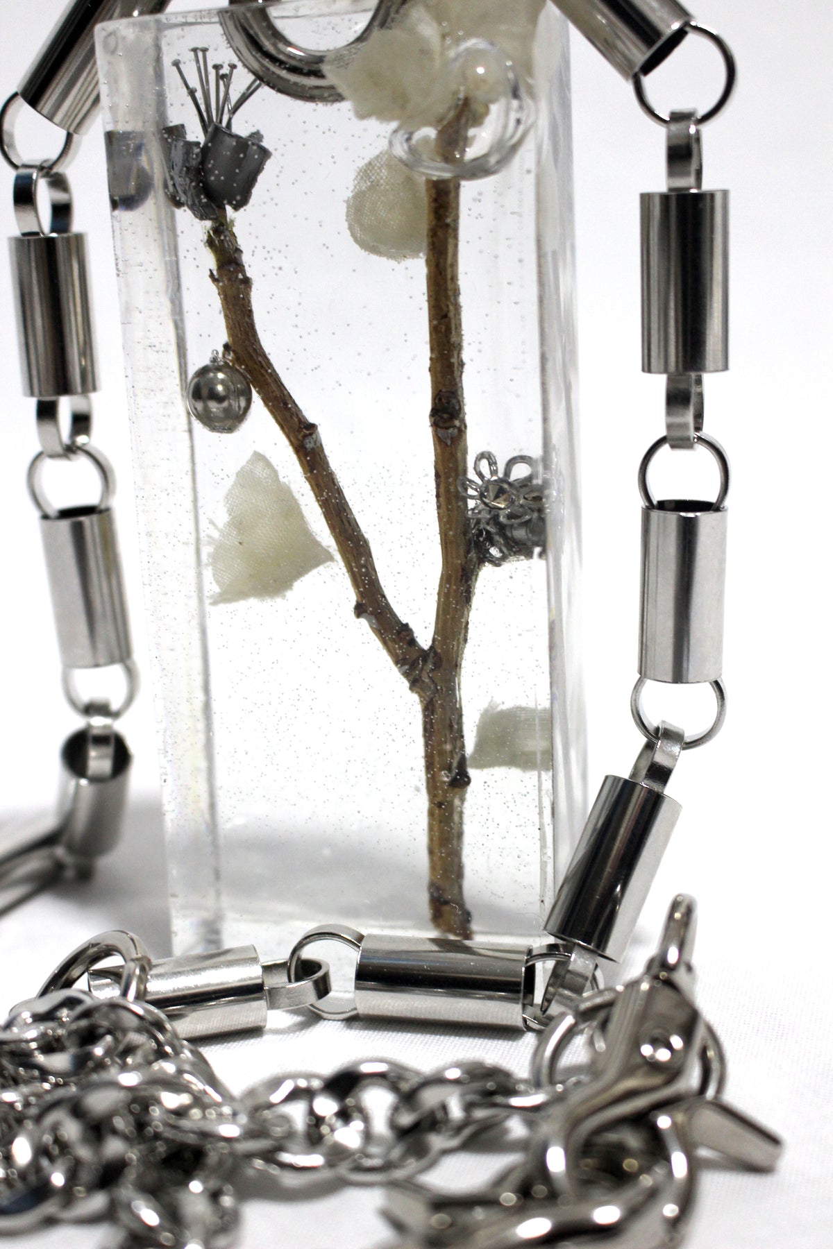 YES NECKLACE (TWIG) LEO GONDO Collaboration