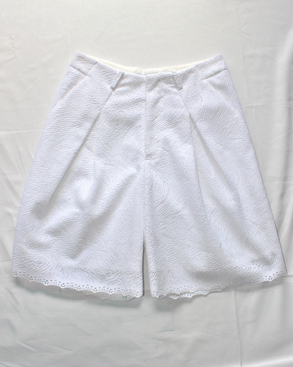 YES LACE TUCK HALF PANTS